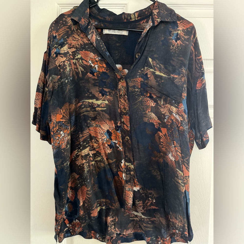 Free People Love Letters Hawaiian Floral Shirt Oversized size Small. Excellent
